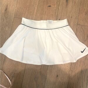 Nike Women's White mini Tennis Skirt with shorts new S